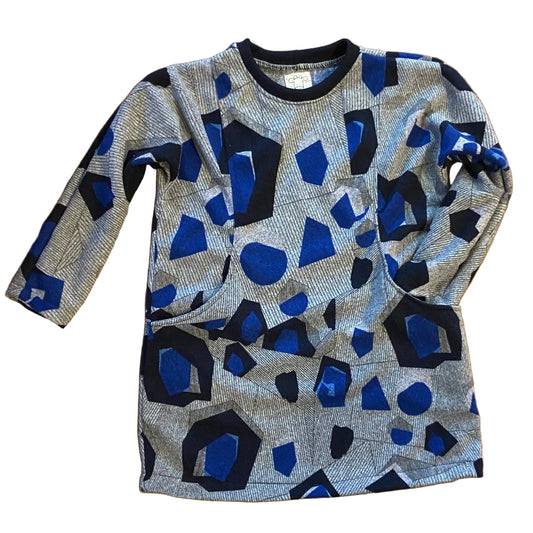 Long-sleeve shirt with geometric pattern on a wooden floor