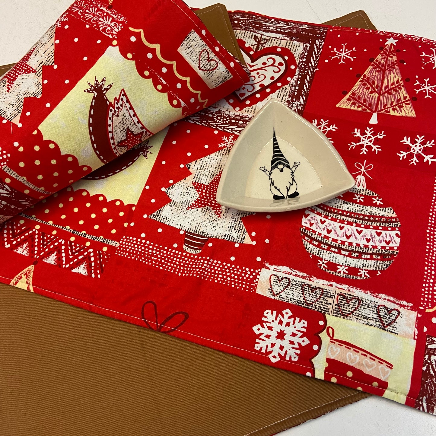 Reversible Christmas Placemats - Christmas with Mocha on Reverse (set of 4)