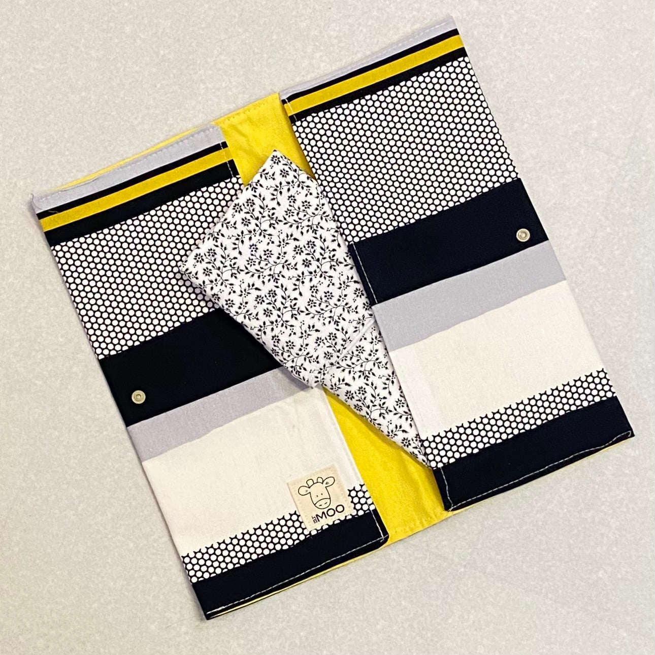 Nappy Traveller - Monotone with Yellow