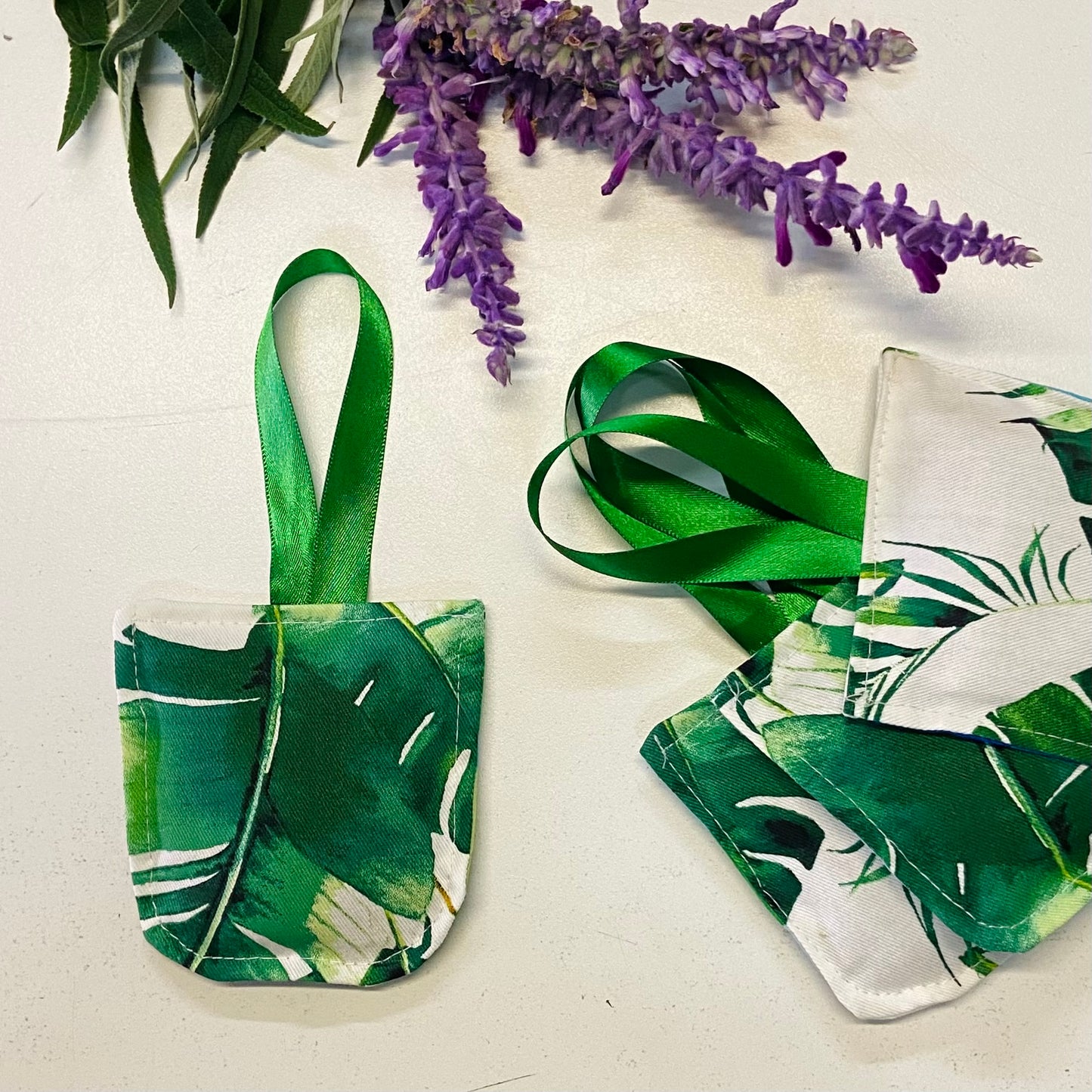 small hanging pouch filled with lavender to hang in your wardrobe or place in your clothing drawers to leave the space gmelling fresh. This set of four pouches have a palm leaf textile.