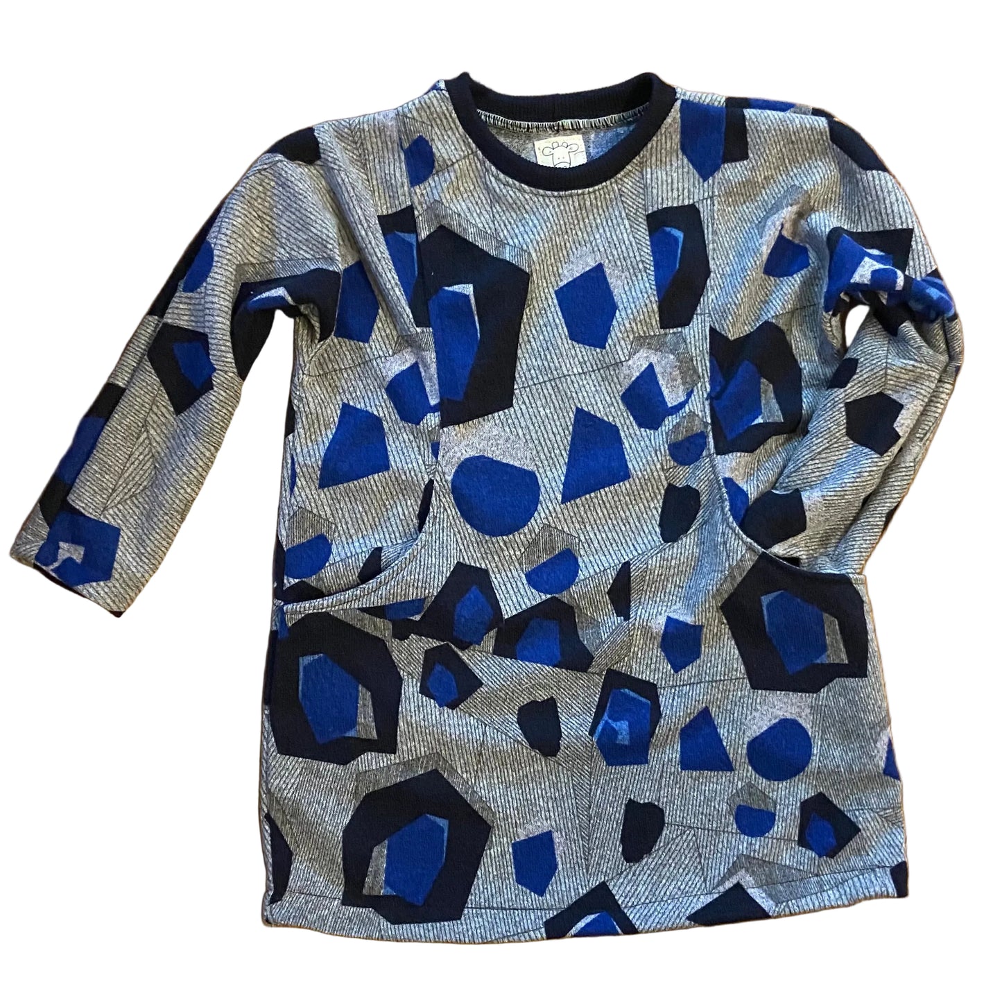 Long-sleeve shirt with geometric pattern on a wooden floor