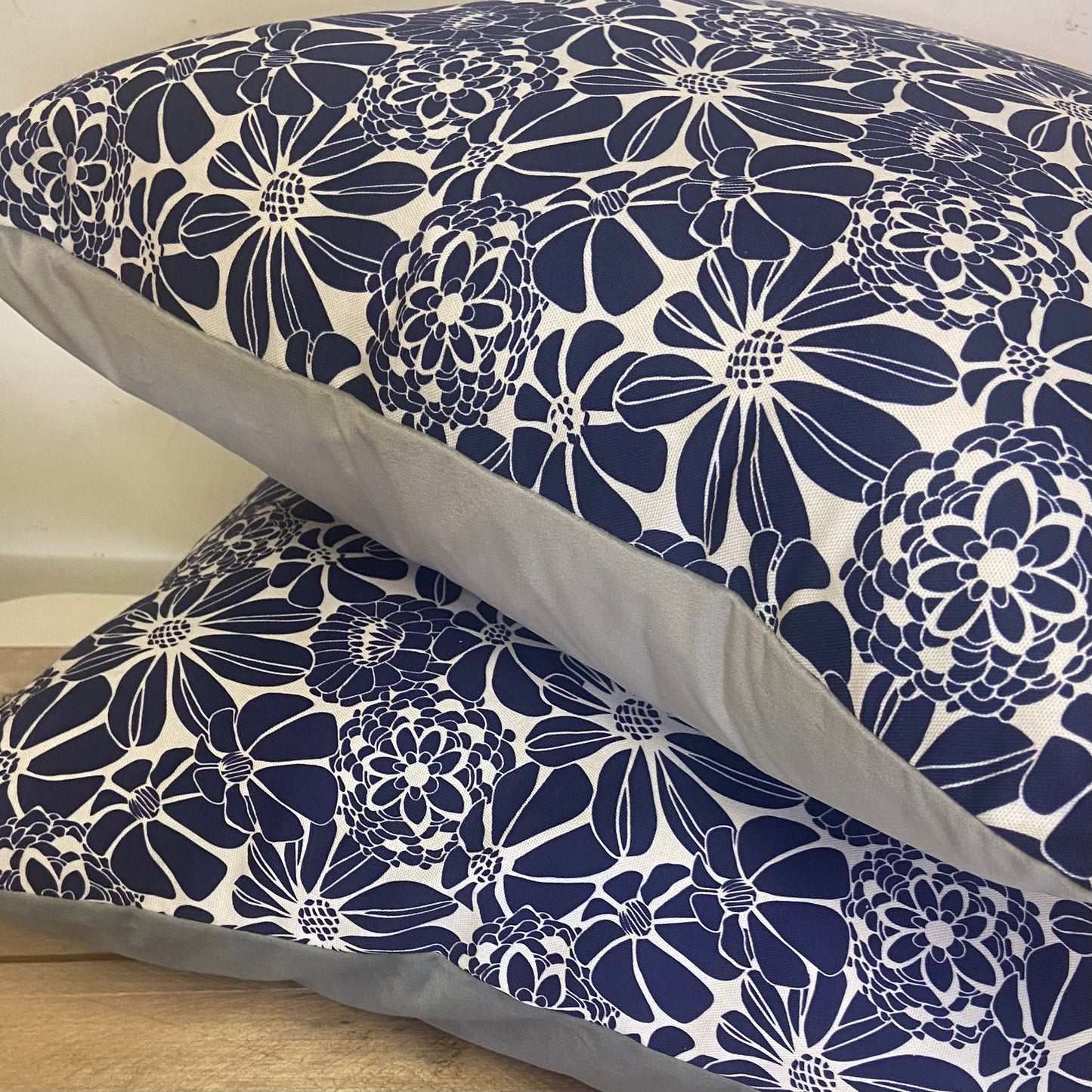 Cushion - NAVY FLOWERS