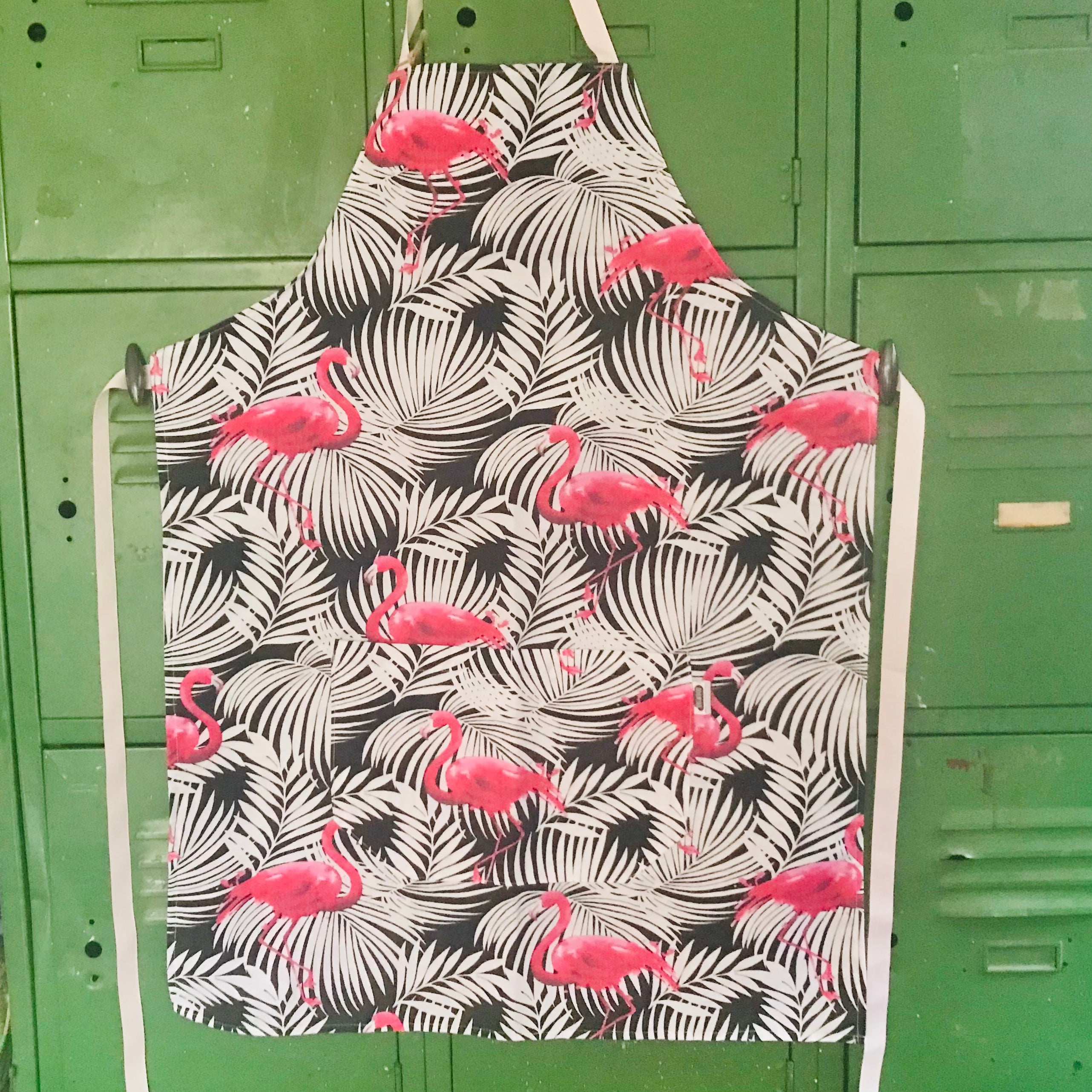 Apron (adult - medium) - Flamingo (white ferns)