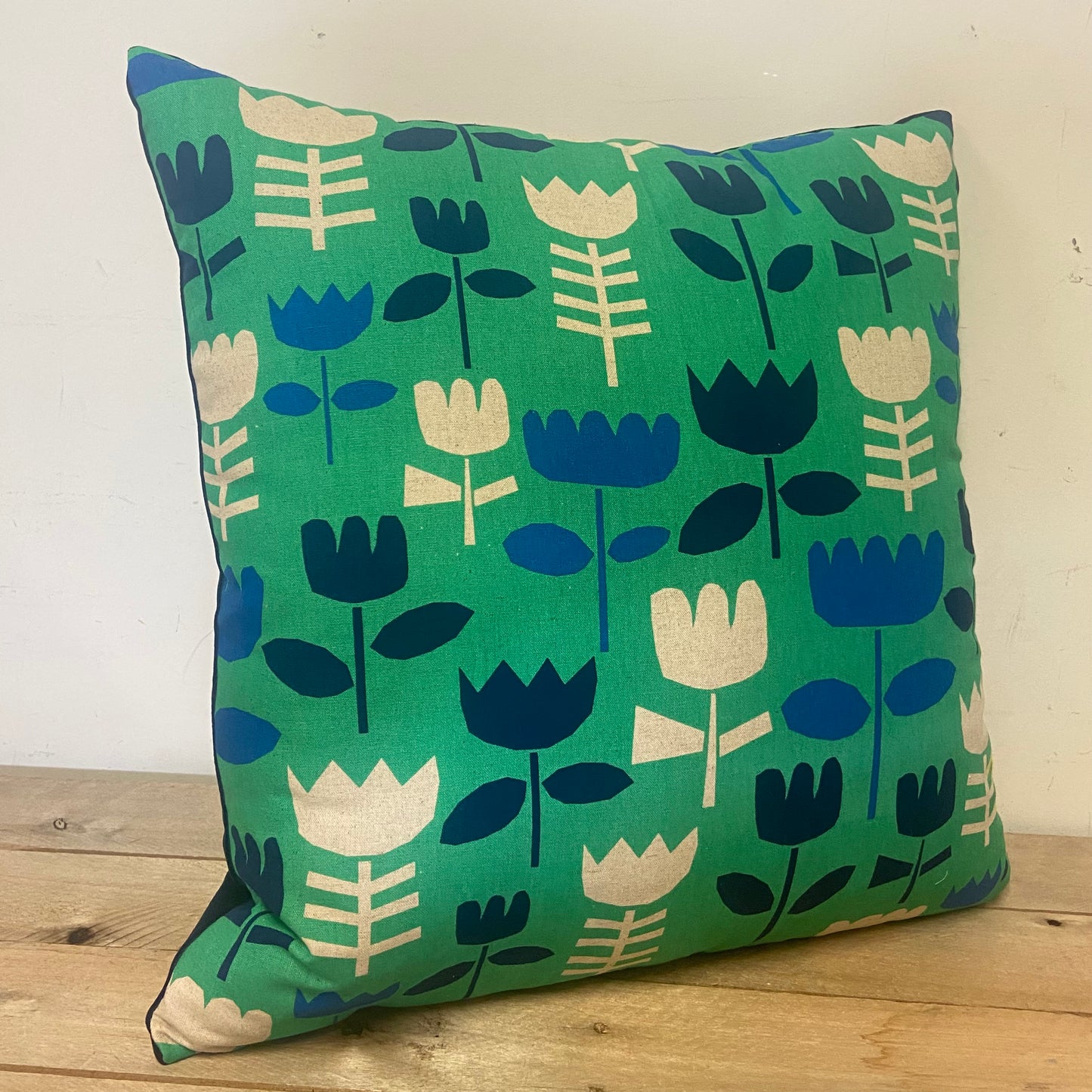 Cushion - RETRO LINEN TULIPS