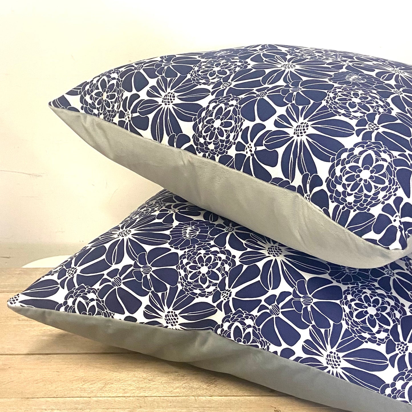 Cushion - NAVY FLOWERS