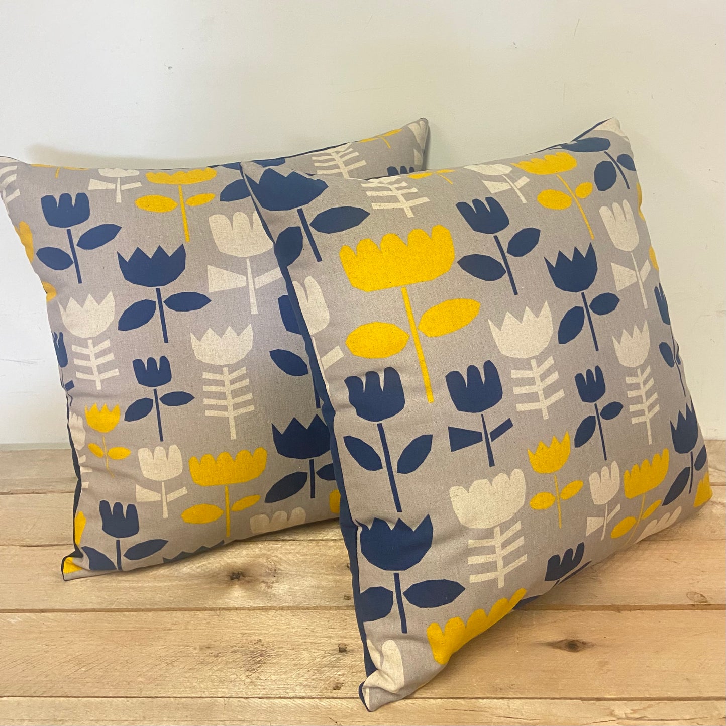 Cushion - RETRO LINEN TULIPS