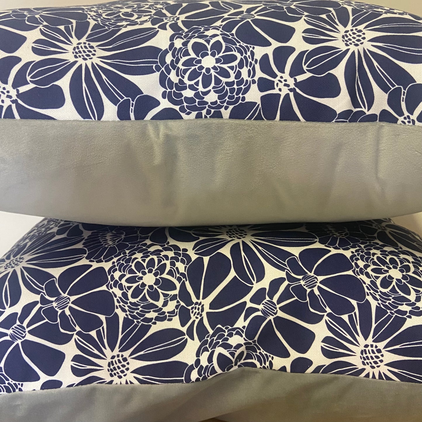 Cushion - NAVY FLOWERS